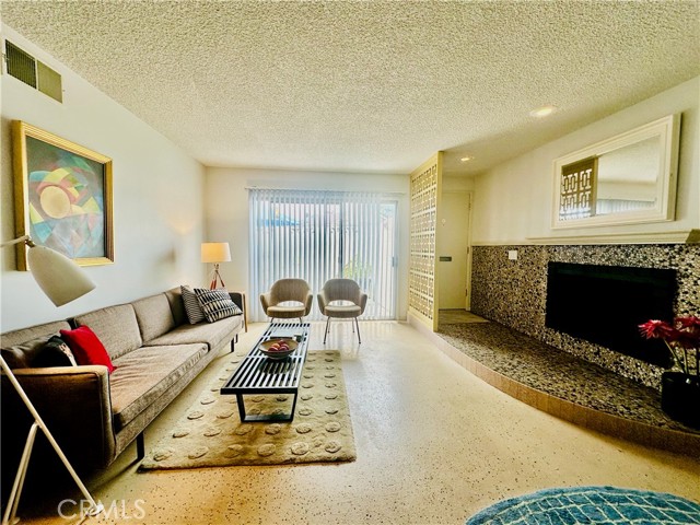 Detail Gallery Image 1 of 1 For 611 S Indian Hill Bld #C,  Claremont,  CA 91711 - 2 Beds | 2 Baths