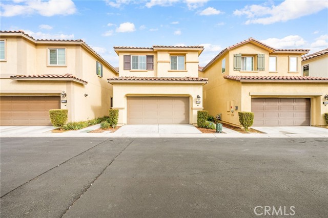 Detail Gallery Image 2 of 63 For 27166 Canyon Rock Ct, Moreno Valley,  CA 92555 - 4 Beds | 2/1 Baths