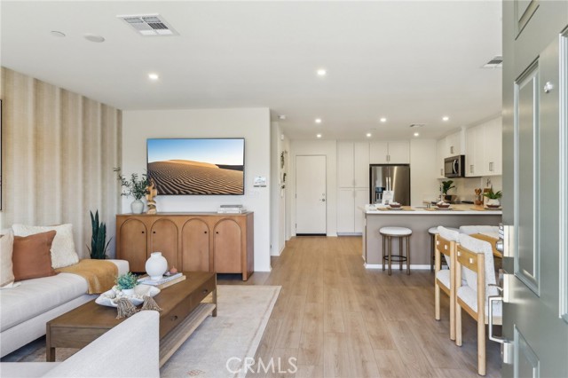 6392 Sierra Vista Lane, Fontana CA: https://media.crmls.org/medias/6b93218b-32ca-4318-b7ee-1dea2d1748fb.jpg