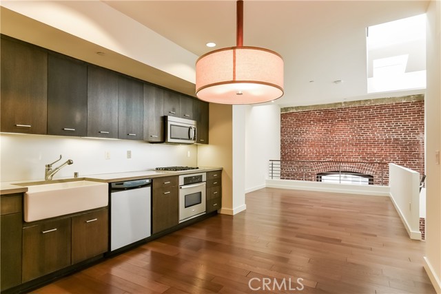 Detail Gallery Image 1 of 31 For 940 E 2nd St #20,  Los Angeles,  CA 90012 - 2 Beds | 2/1 Baths