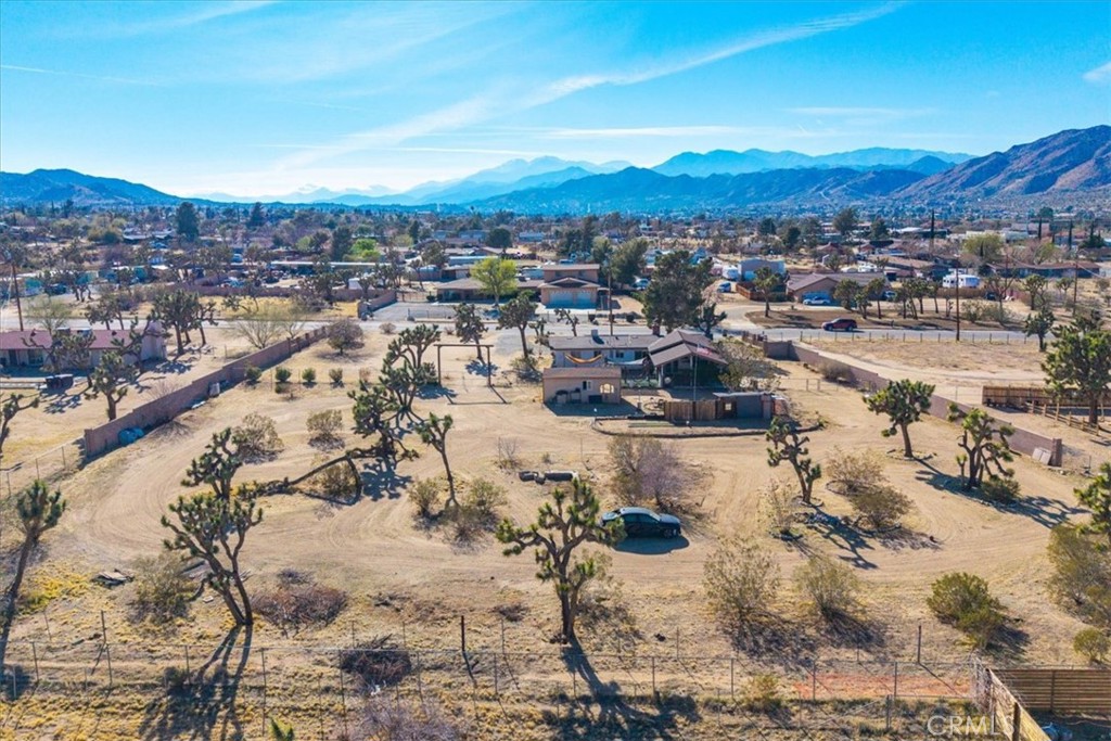 https://media.crmls.org/medias/6b936d0a-cefe-401d-9506-5d439d1088e0.jpg?preset=X-Large