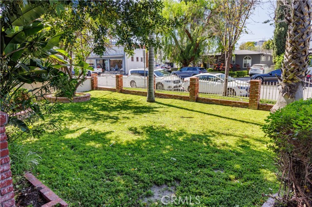 Detail Gallery Image 15 of 66 For 124 N Naomi, Burbank,  CA 91505 - 4 Beds | 3 Baths