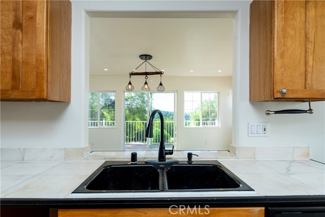 10161 Foothill Boulevard, Sylmar CA: https://media.crmls.org/medias/6b979dde-86d8-4841-bd5b-94c180f5bceb.jpg