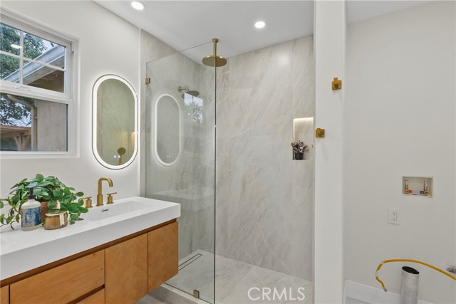 Detail Gallery Image 31 of 46 For 2928 11th, Los Angeles,  CA 90018 - 3 Beds | 2 Baths