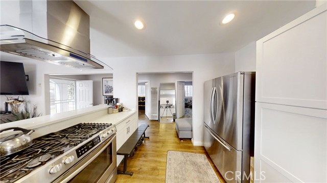 525 W 107th Street, Los Angeles CA: https://media.crmls.org/medias/6b98c2c6-cbb9-4df2-95d2-b9da612c466f.jpg