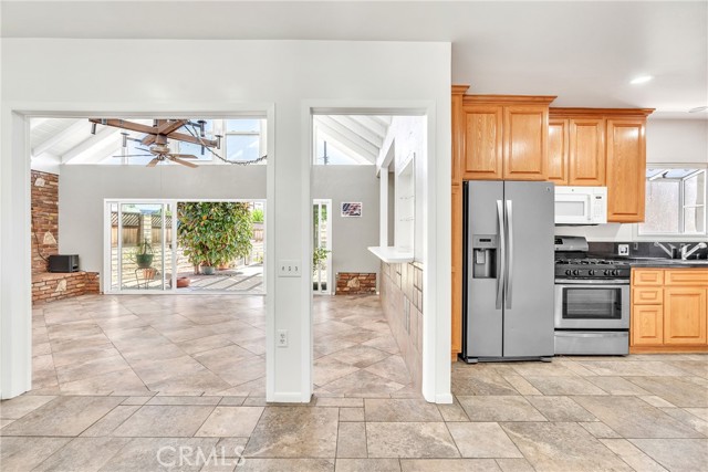 18414 East Benbow Street, Covina CA: https://media.crmls.org/medias/6b990d82-ec45-4b52-8949-b0c548d6d3de.jpg