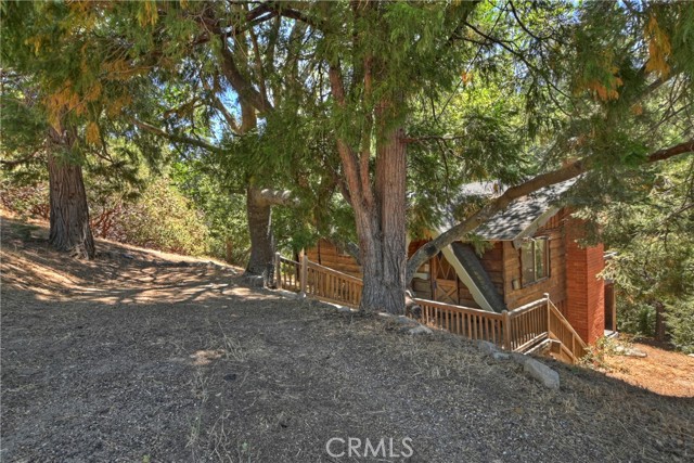 812 Arosa Drive, Crestline CA: https://media.crmls.org/medias/6b9a4a64-7460-4d81-b650-34c2ffee6d4a.jpg