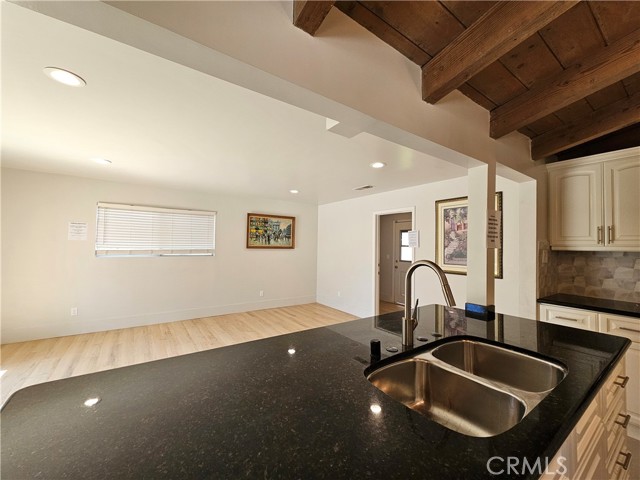 Detail Gallery Image 10 of 26 For 17530 Tuba St, Northridge,  CA 91325 - 4 Beds | 2/1 Baths