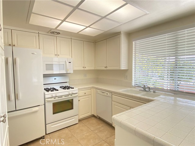 Detail Gallery Image 9 of 23 For 330 W Campus View Dr, Riverside,  CA 92507 - 3 Beds | 2 Baths