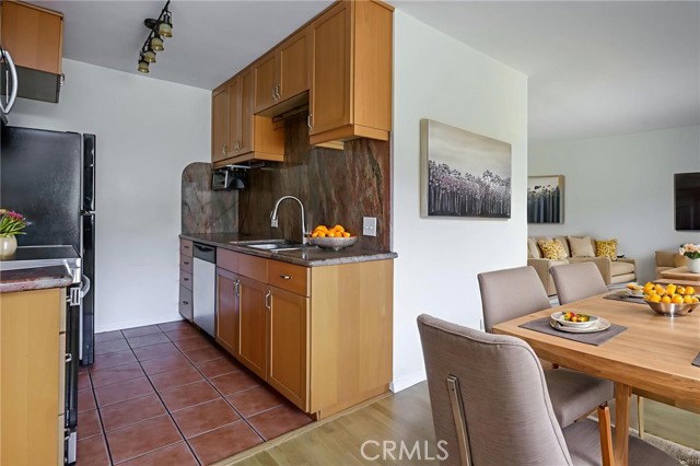 Detail Gallery Image 6 of 12 For 3813 Huron Ave #4,  Culver City,  CA 90232 - 2 Beds | 2 Baths