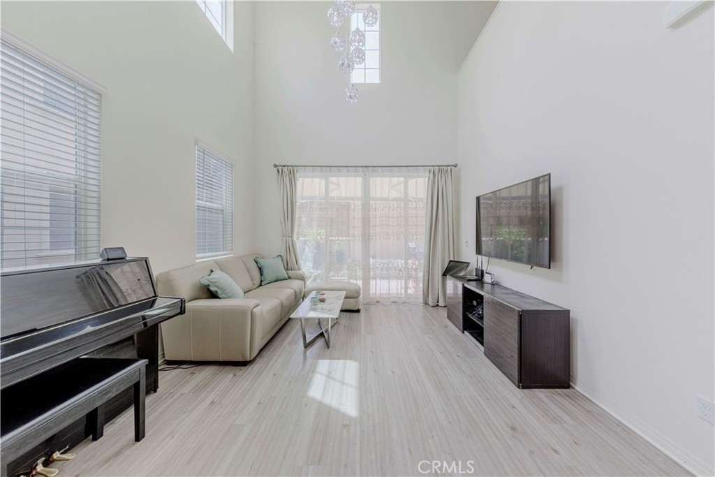 MLS #WS25106958 img 4