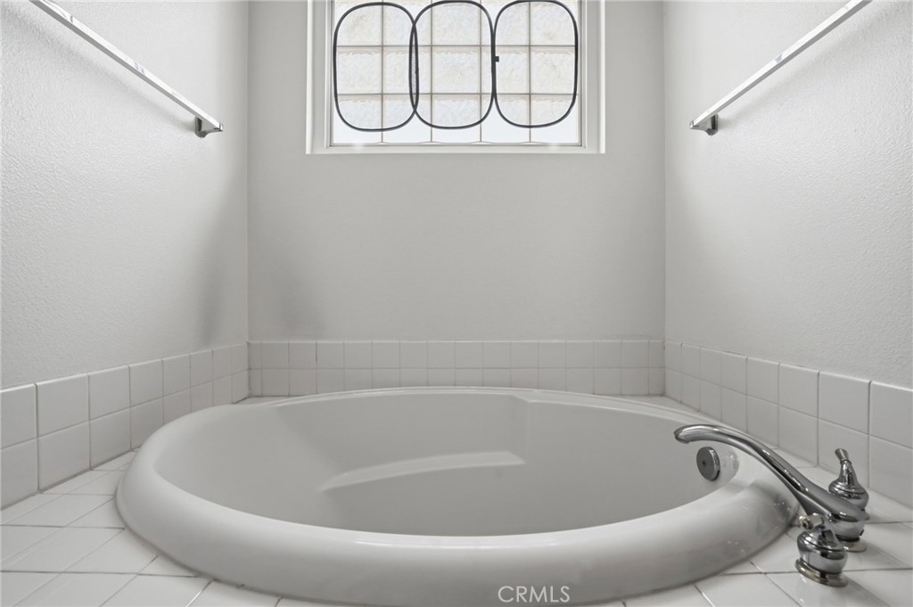 https://media.crmls.org/medias/6b9cb787-4719-45dd-ae1e-15ab08668239.jpg?preset=X-Large