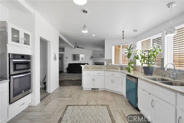 27320 Rodeo Road, Helendale CA: https://media.crmls.org/medias/6b9cbeab-de94-4b5a-b574-d90f14882b0f.jpg