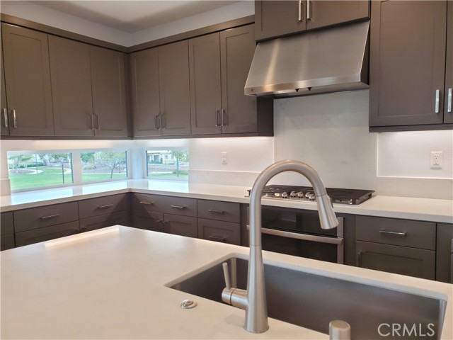 Detail Gallery Image 8 of 31 For 430 Transport, Tustin,  CA 92782 - 4 Beds | 3/1 Baths