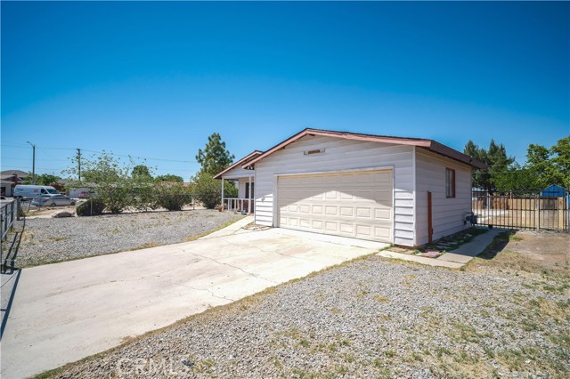 Detail Gallery Image 3 of 30 For 16176 Del Rey Ct, Victorville,  CA 92395 - 4 Beds | 2 Baths