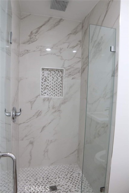 Image 18 of 19 For 8101 Taylor  