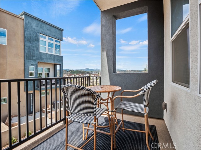 Detail Gallery Image 16 of 43 For 27013 Hummingbird Ln, Valencia,  CA 91381 - 3 Beds | 3 Baths