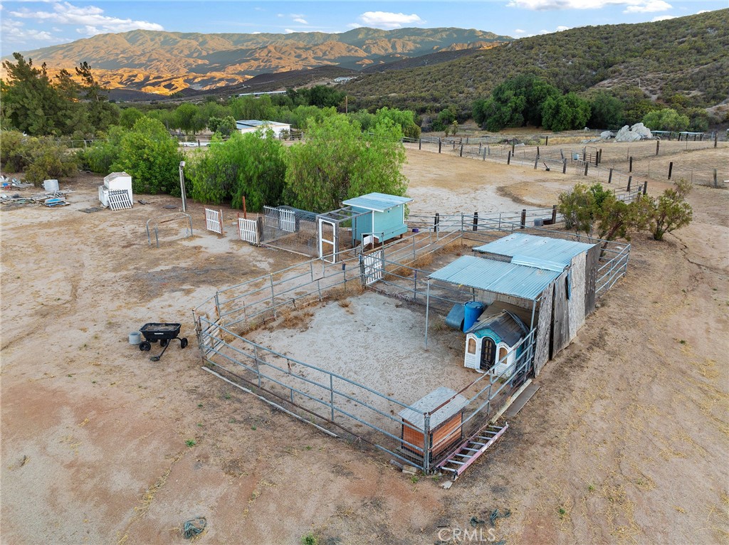 https://media.crmls.org/medias/6b9f68e9-2f2d-416a-bb0d-c594aa8e330b.jpg?preset=X-Large