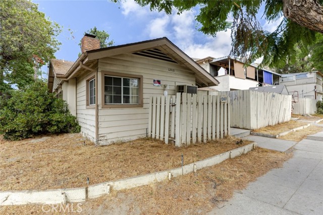 12401 Archwood Street, North Hollywood CA: https://media.crmls.org/medias/6ba001f8-2935-4255-bfa0-5e573d4257b7.jpg