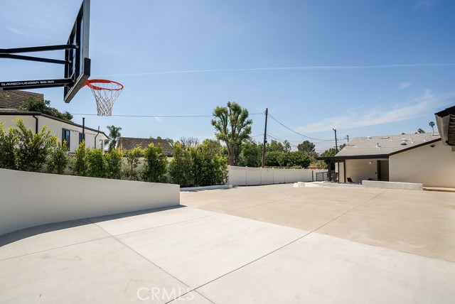 Detail Gallery Image 43 of 74 For 12822 Fairhaven, Santa Ana,  CA 92705 - 6 Beds | 4/1 Baths