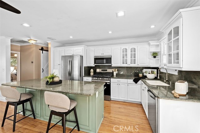 Detail Gallery Image 5 of 11 For 2755 N Lincoln St, Burbank,  CA 91504 - 3 Beds | 2 Baths