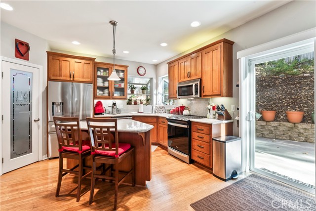 Detail Gallery Image 9 of 35 For 2313 Spring Oak, Running Springs,  CA 92382 - 3 Beds | 2/1 Baths