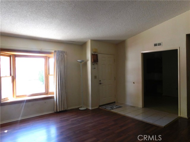 Detail Gallery Image 4 of 23 For 14323 Winchester, Mojave,  CA 93501 - 3 Beds | 2 Baths