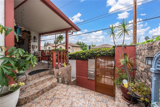 Detail Gallery Image 10 of 49 For 3812 Middlebury, Los Angeles,  CA 90004 - 3 Beds | 2/1 Baths