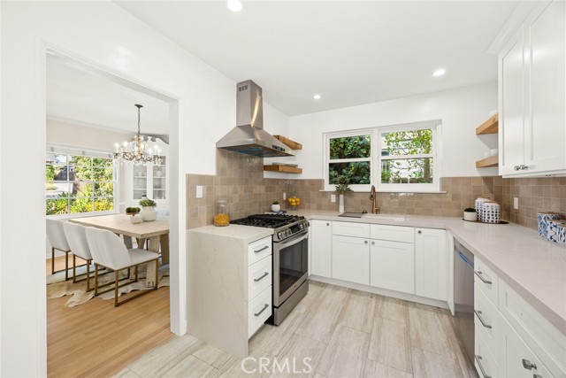 852 E Howard Street, Pasadena CA: https://media.crmls.org/medias/6ba1cdb3-23fd-40e4-8498-93fbe98c43ae.jpg