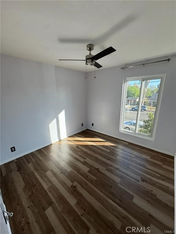 Detail Gallery Image 3 of 4 For 15039 Chatsworth St, Chatsworth,  CA 91345 - 2 Beds | 2 Baths