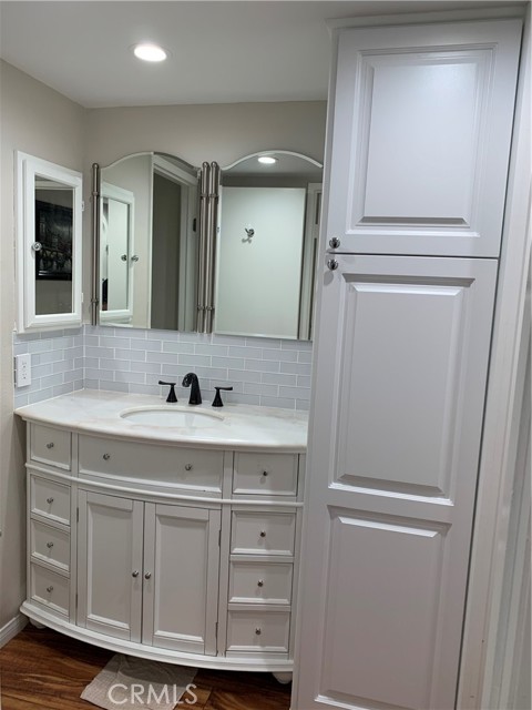 Detail Gallery Image 11 of 27 For 22100 Burbank, Woodland Hills,  CA 91367 - 1 Beds | 1 Baths
