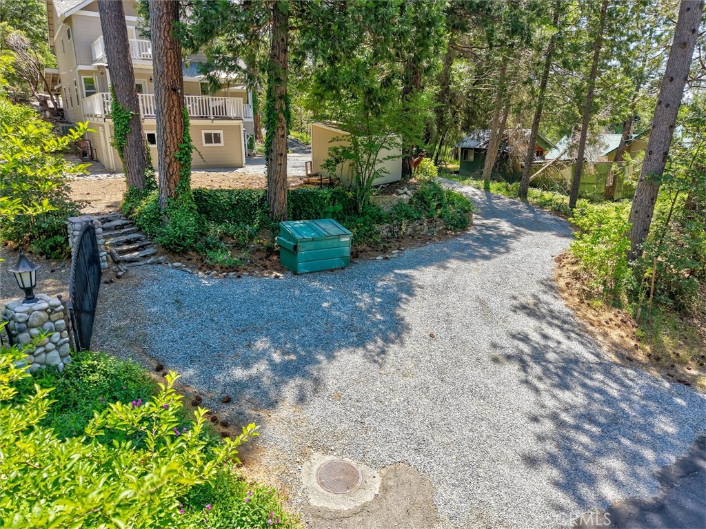 https://media.crmls.org/medias/6ba3090b-83a1-480a-9d2c-870f4ce9869c.jpg?preset=X-Large