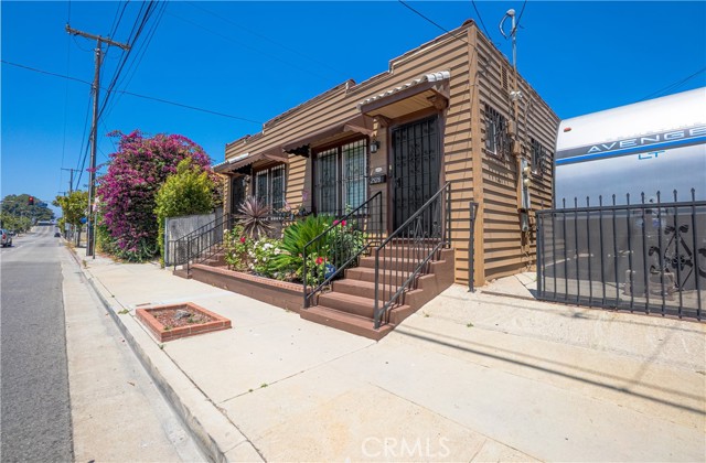 2289 W 29th Place, Los Angeles CA: https://media.crmls.org/medias/6ba3d0b4-0d7a-4ad0-a713-38404d8104e0.jpg