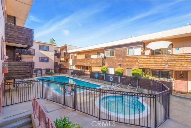 Detail Gallery Image 10 of 15 For 5403 Newcastle Ave #10,  Encino,  CA 91316 - 1 Beds | 1 Baths