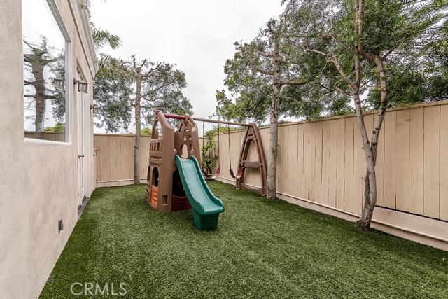 925 9th Street, Hermosa Beach, California 90254, 4 Bedrooms Bedrooms, ,3 BathroomsBathrooms,Residential,Sold,9th,SB17121314