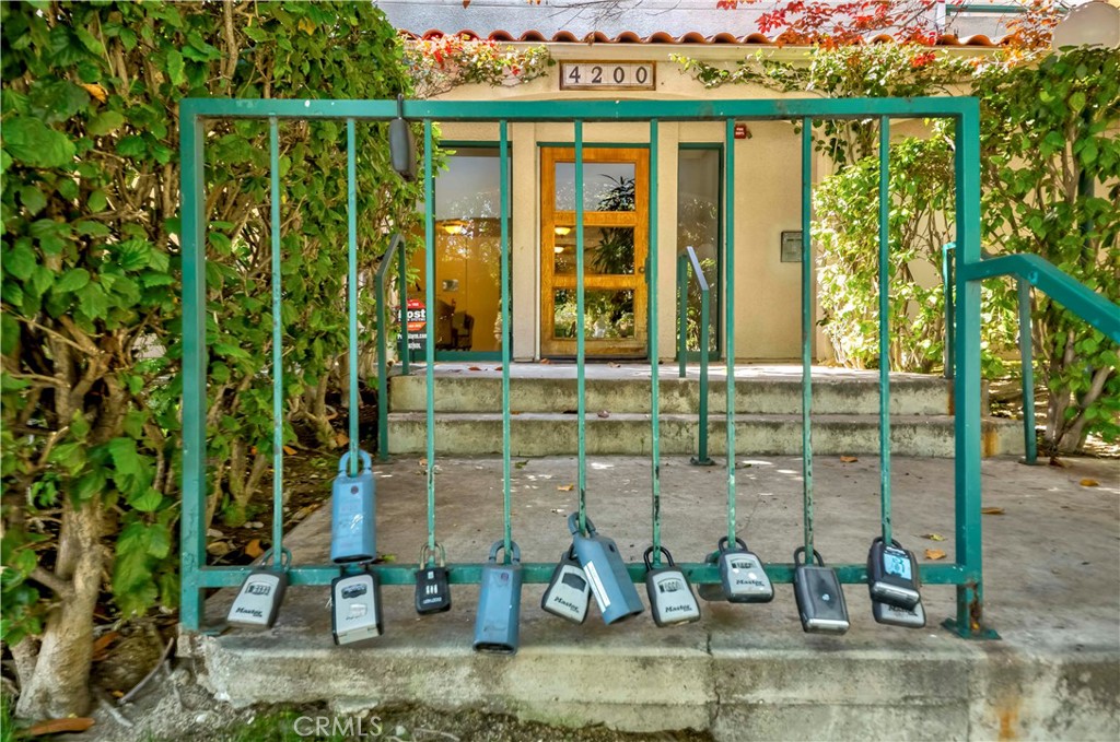 https://media.crmls.org/medias/6ba592dc-9f3a-48c5-8010-76ab3d2363cb.jpg?preset=X-Large
