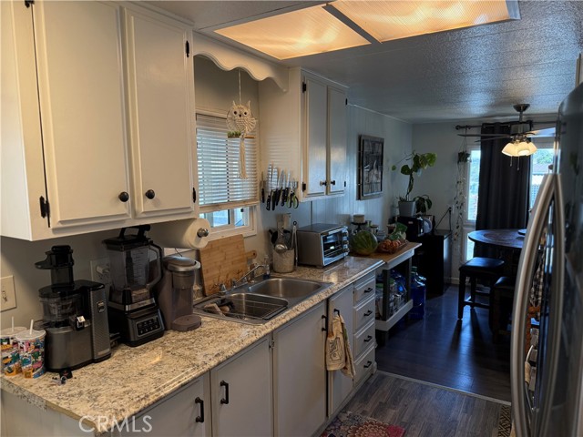 5803 Mission Blvd Boulevard, Jurupa Valley CA: https://media.crmls.org/medias/6ba6c394-9172-4b52-afe9-c469eb0e7b2e.jpg