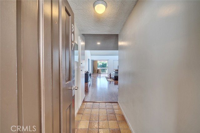 6151 Canterbury Drive, Culver City CA: https://media.crmls.org/medias/6ba6d94d-061e-43a5-8ff2-0d2f9fe5de2a.jpg