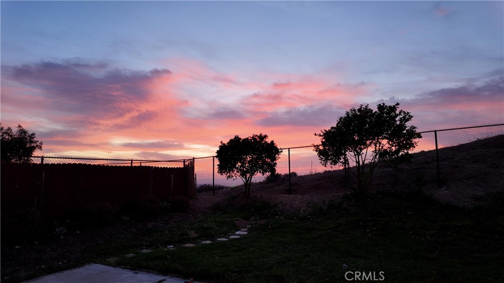 https://media.crmls.org/medias/6ba8820c-d1d7-4c61-a8b2-e9bdf023ddb8.jpg?preset=X-Large