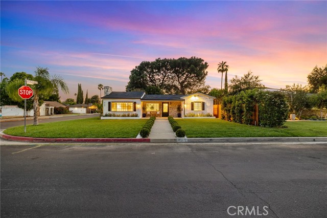 6105 Bellingham Avenue, North Hollywood CA: https://media.crmls.org/medias/6ba9da5c-c004-4e48-8ace-1e796561856f.jpg