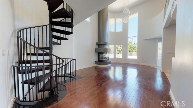 22500 N Summit Ridge Circle, Chatsworth CA: https://media.crmls.org/medias/6baa8383-7820-4fbb-ab59-57c389d1514b.jpg