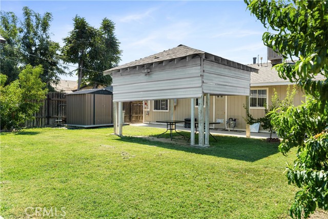 518 Lincoln Avenue, Bakersfield CA: https://media.crmls.org/medias/6baae377-0f3e-41da-850a-f08a6e8af304.jpg