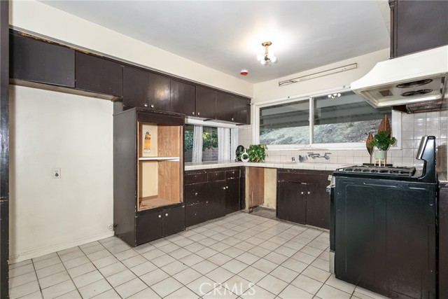991 Glenview Terrace photo 14