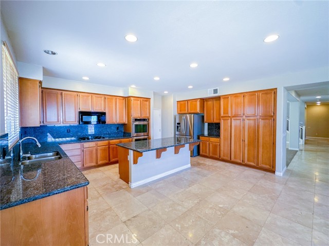 Detail Gallery Image 11 of 59 For 5121 Vista Dr, Palmdale,  CA 93551 - 4 Beds | 4 Baths