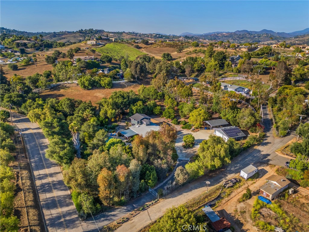 https://media.crmls.org/medias/6babbd15-75c7-4107-ae9b-ce58541b6692.jpg?preset=X-Large