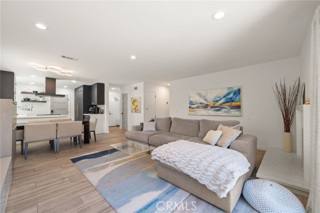 Detail Gallery Image 7 of 37 For 5330 Kirtland, Lakewood,  CA 90713 - 4 Beds | 2 Baths