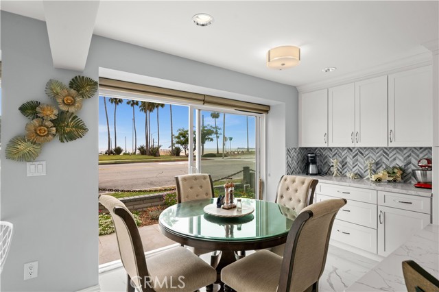 Detail Gallery Image 4 of 32 For 805 Ocean Ave #4,  Seal Beach,  CA 90740 - 3 Beds | 2 Baths