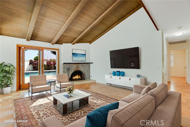 Detail Gallery Image 4 of 39 For 9561 Rockpoint Dr, Huntington Beach,  CA 92646 - 4 Beds | 2 Baths