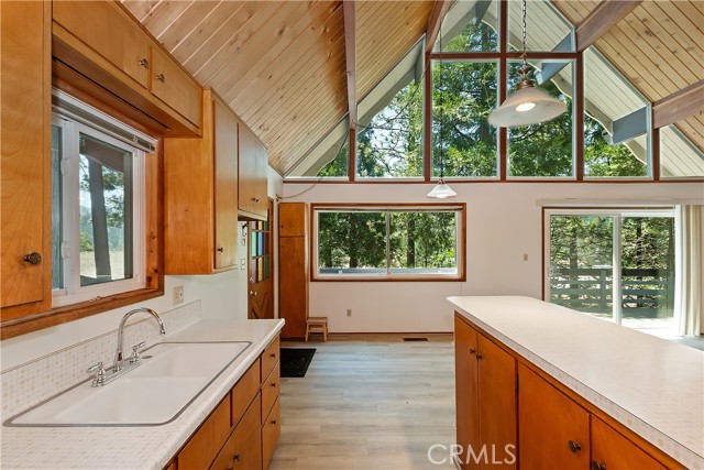 Detail Gallery Image 12 of 49 For 24141 Zell Ct, Crestline,  CA 92325 - 3 Beds | 2 Baths