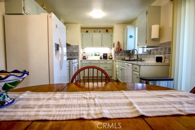 6367 Split Rock Avenue, 29 Palms CA: https://media.crmls.org/medias/6bb0dbaf-218e-405c-b53b-af52206773e8.jpg